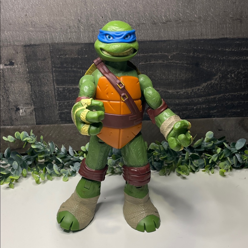 Teenage Mutant Ninja Turtles Action Figure Leonardo